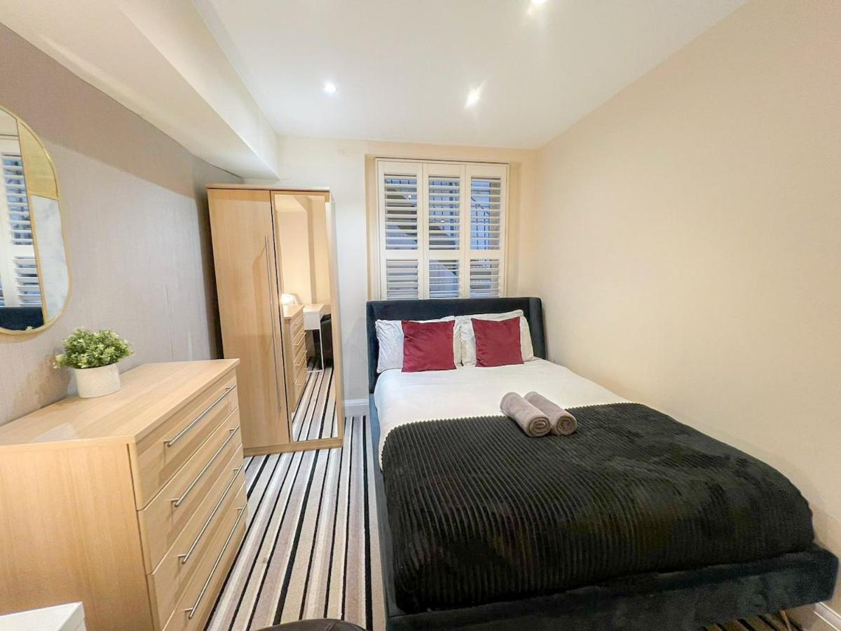 3 Bedroom With Private Terrace In Pimlico, Westminster, Victoria