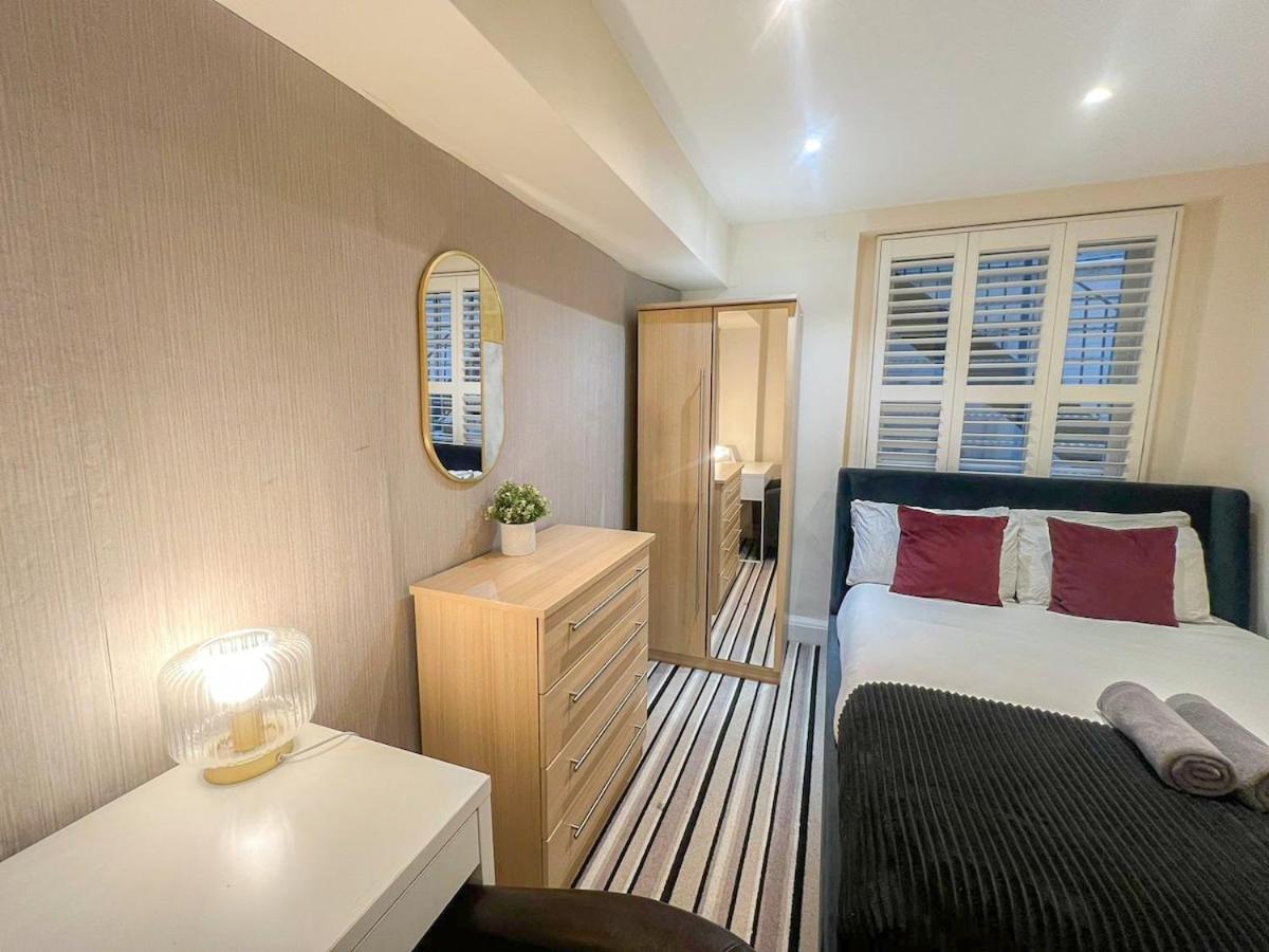3 Bedroom With Private Terrace In Pimlico, Westminster, Victoria Apartment London