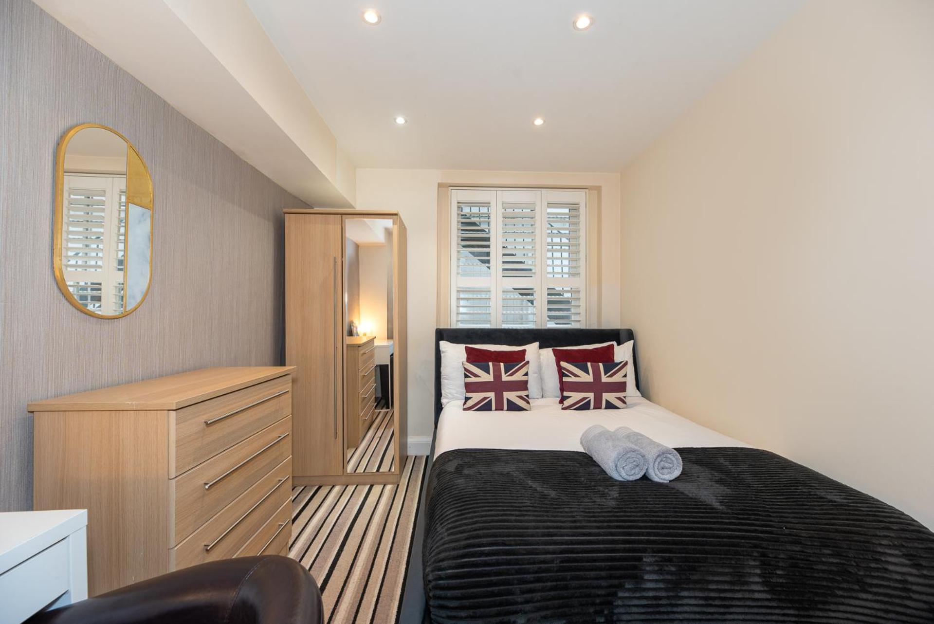 3 Bedroom With Private Terrace In Pimlico, Westminster, Victoria *