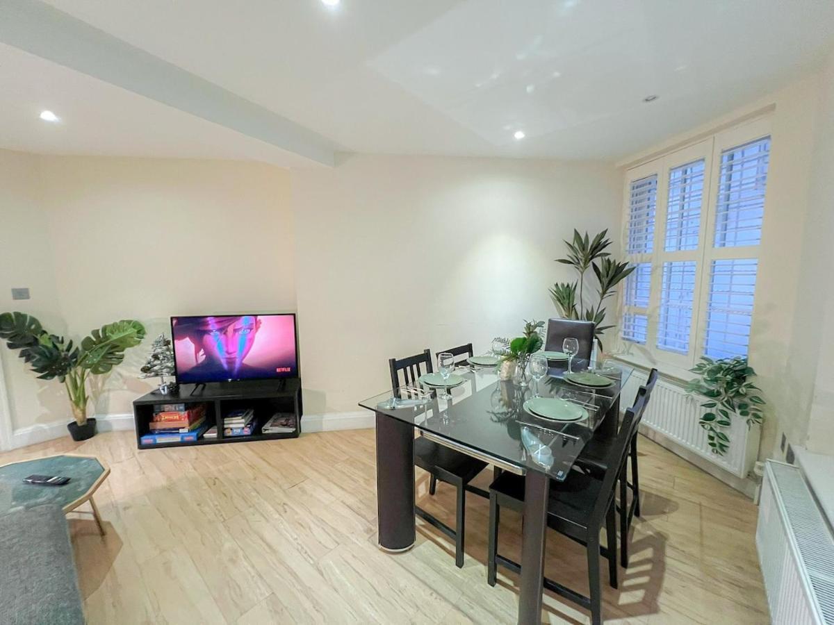 Apartment 3 Bedroom With Private Terrace In Pimlico, Westminster, Victoria