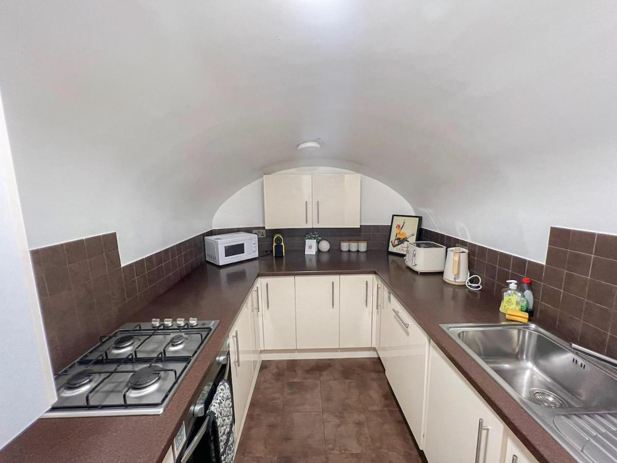 3 Bedroom With Private Terrace In Pimlico, Westminster, Victoria Apartment *