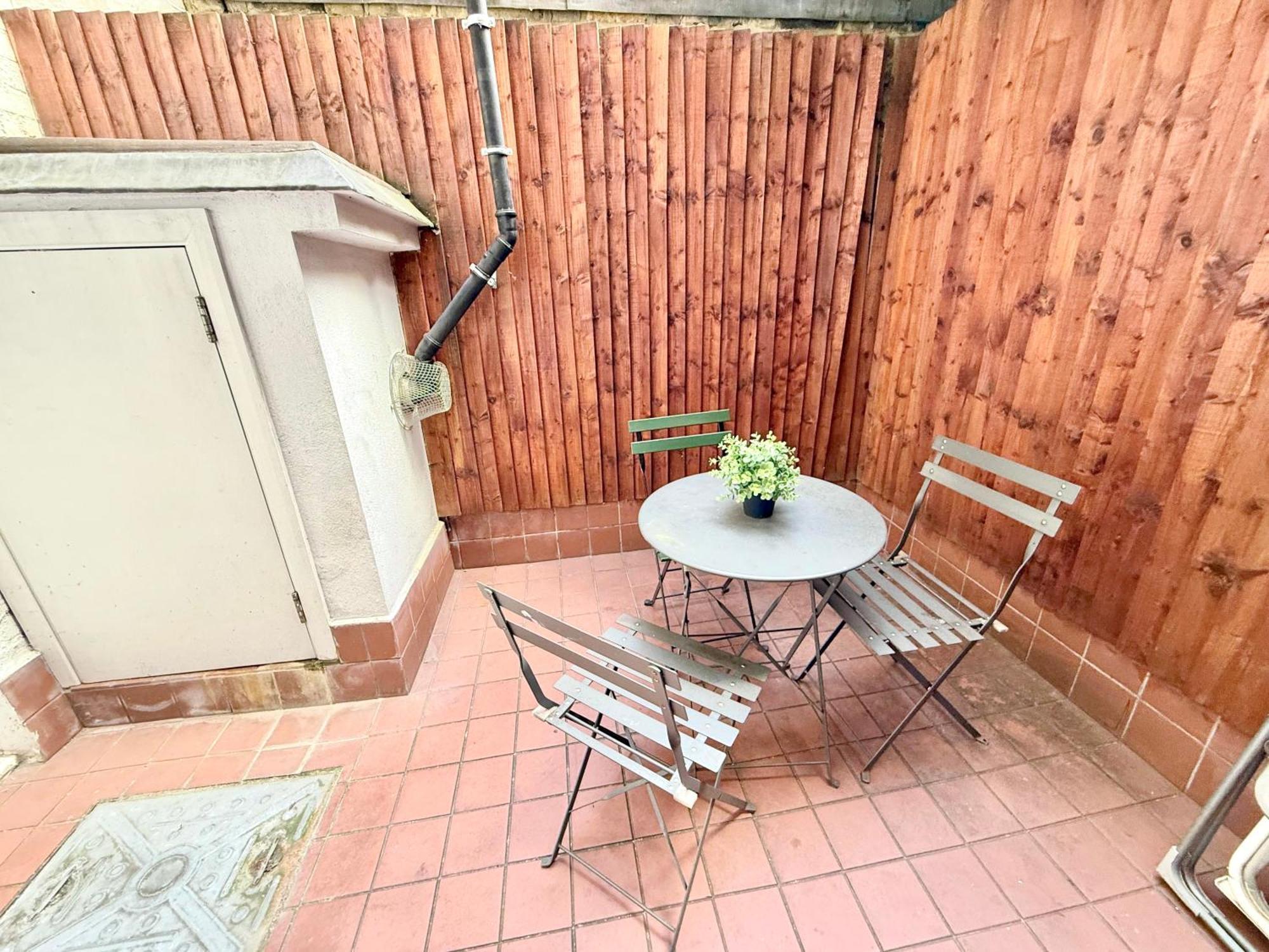 Apartment 3 Bedroom With Private Terrace In Pimlico, Westminster, Victoria *