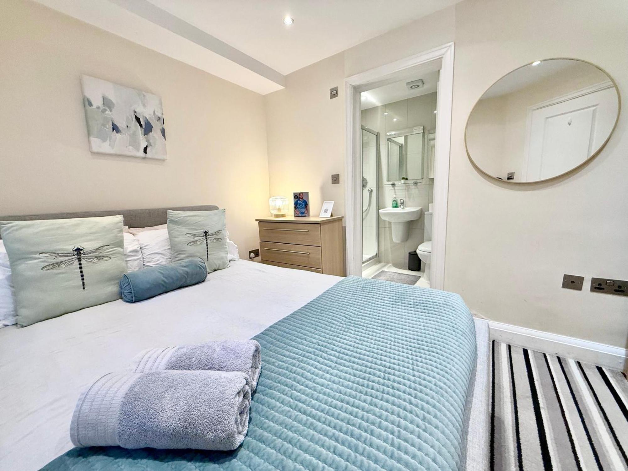 3 Bedroom With Private Terrace In Pimlico, Westminster, Victoria London