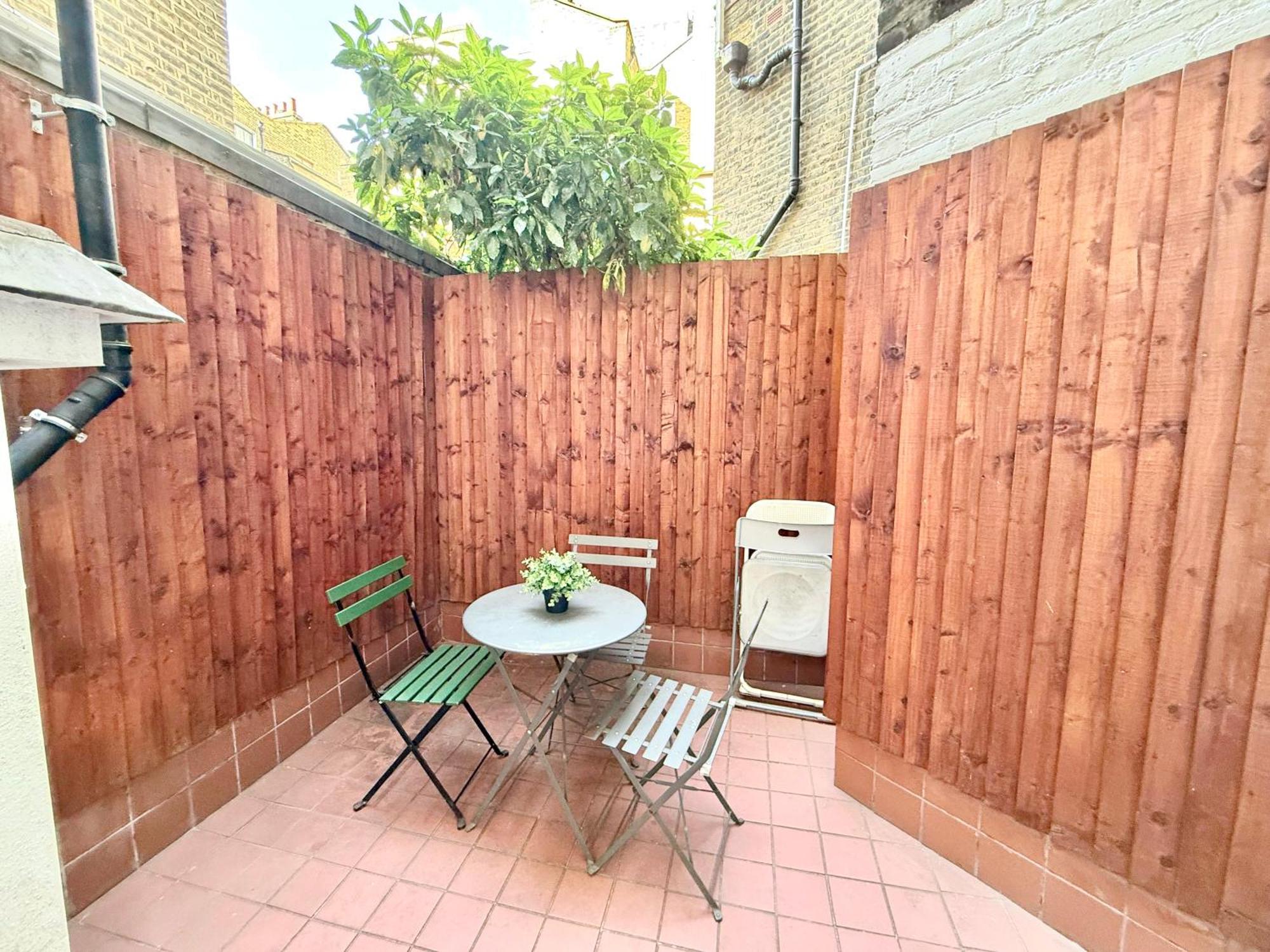 3 Bedroom With Private Terrace In Pimlico, Westminster, Victoria Apartment