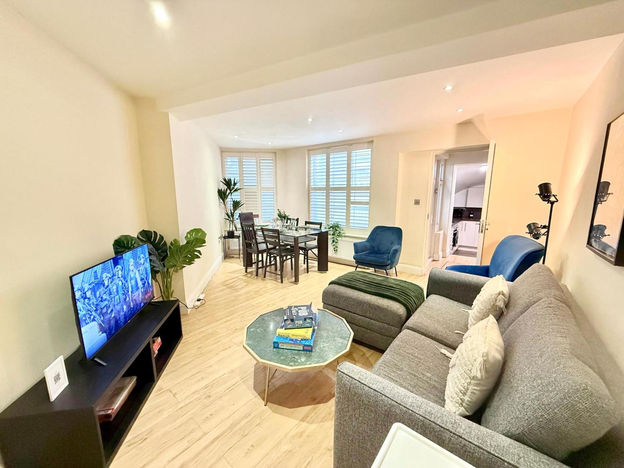 3 Bedroom With Private Terrace In Pimlico, Westminster, Victoria Apartment *