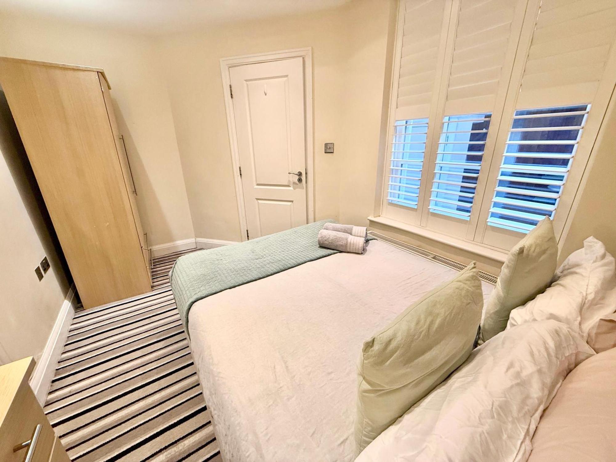 Apartment 3 Bedroom With Private Terrace In Pimlico, Westminster, Victoria *