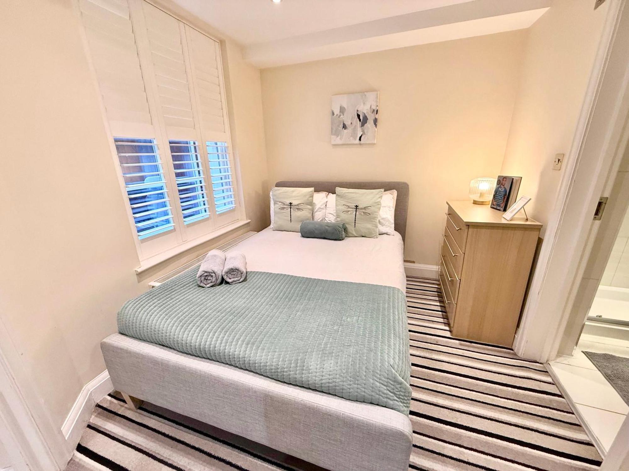 3 Bedroom With Private Terrace In Pimlico, Westminster, Victoria *