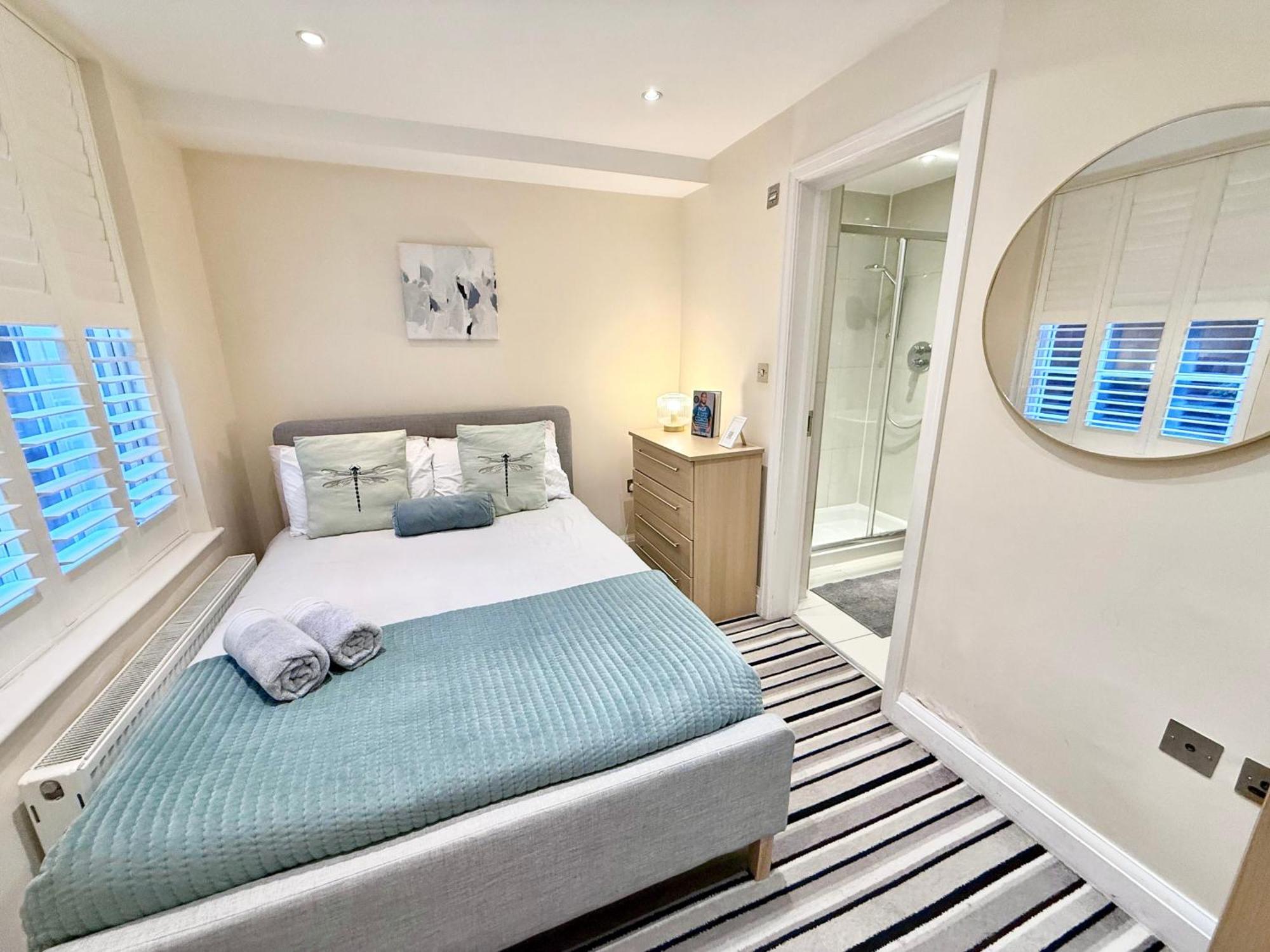 Apartment 3 Bedroom With Private Terrace In Pimlico, Westminster, Victoria