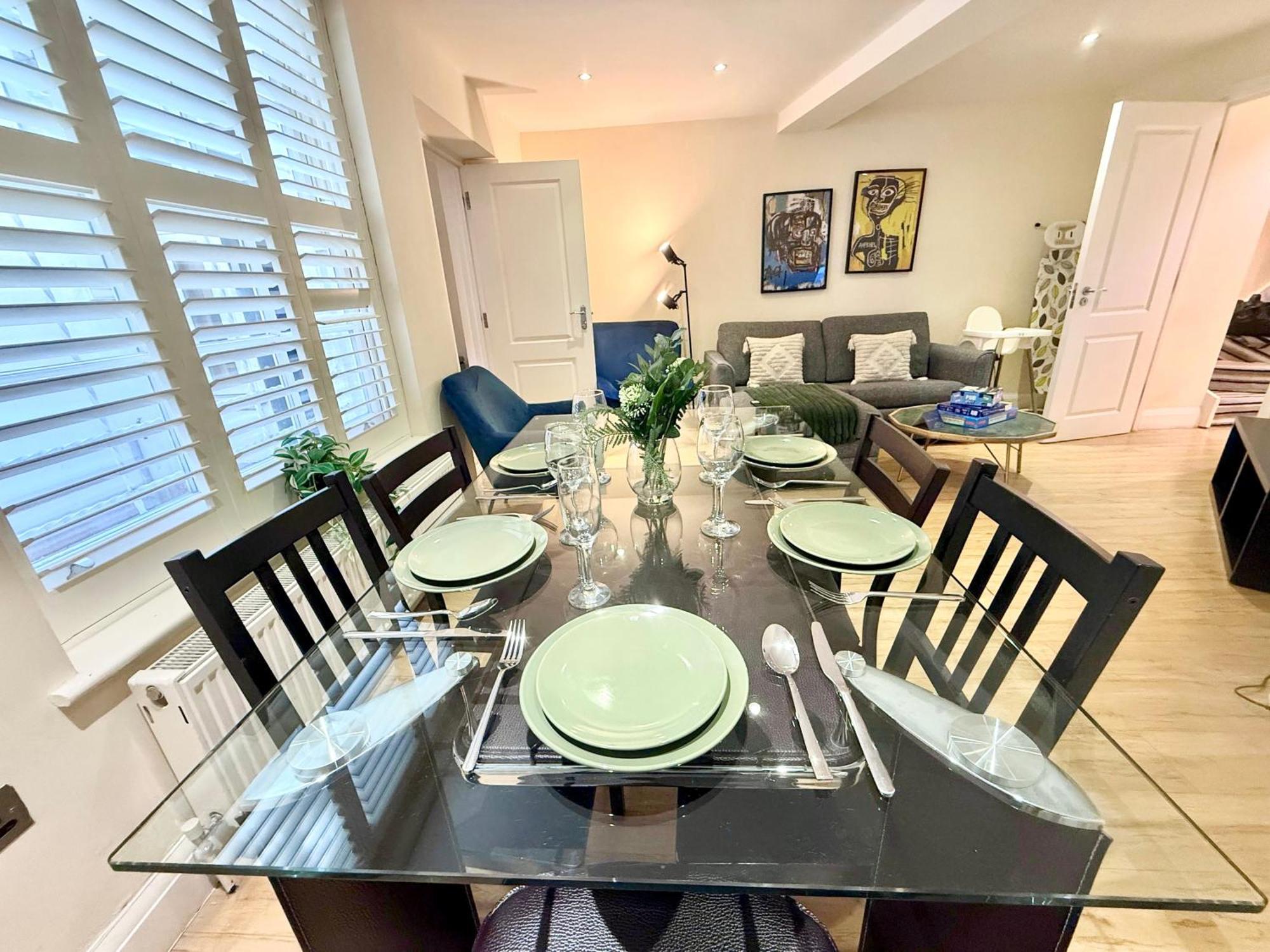 3 Bedroom With Private Terrace In Pimlico, Westminster, Victoria Apartment *