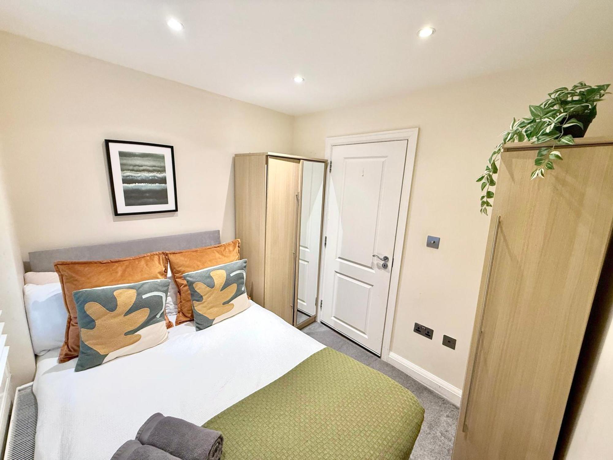 Apartment 3 Bedroom With Private Terrace In Pimlico, Westminster, Victoria