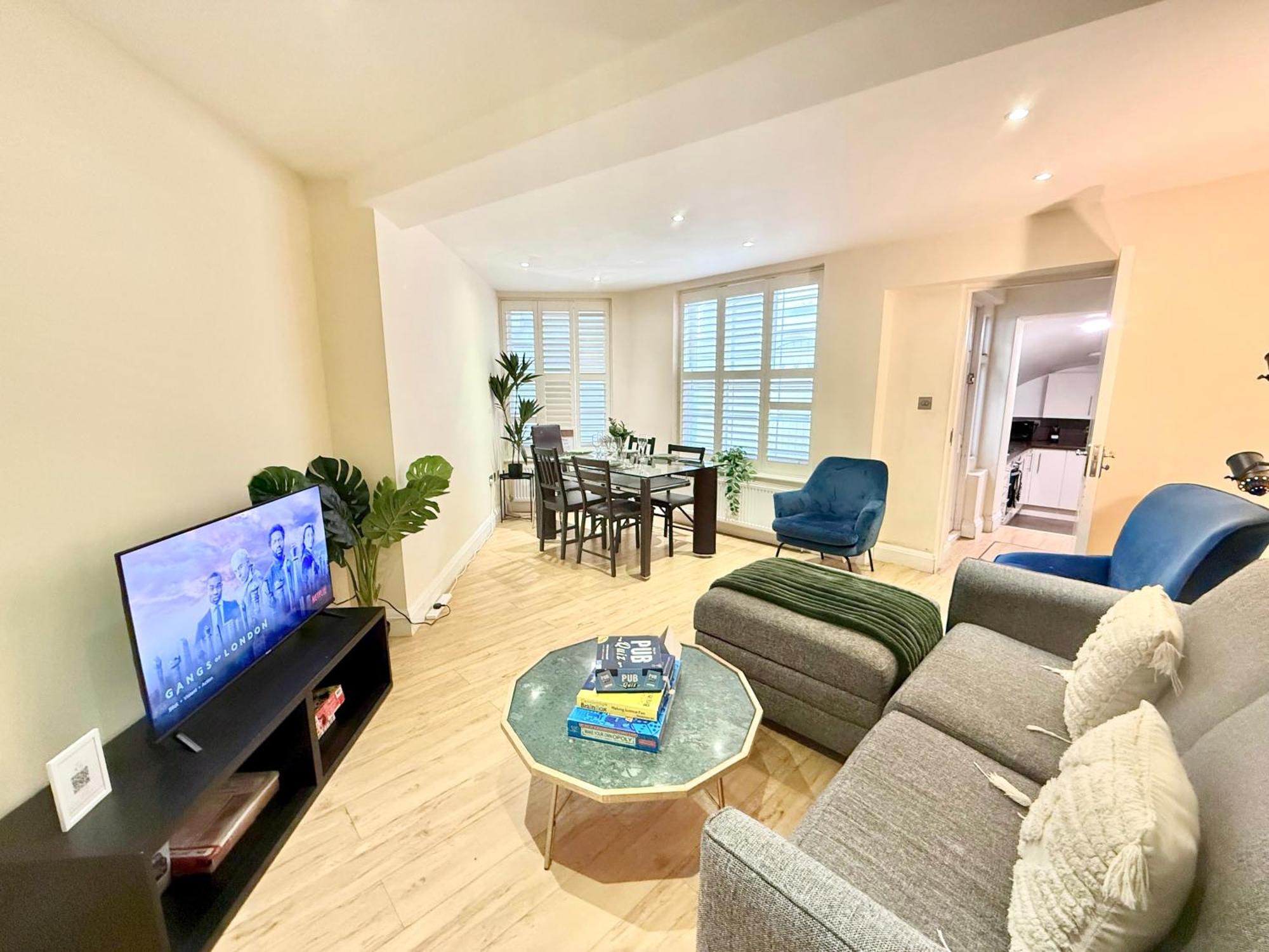3 Bedroom With Private Terrace In Pimlico, Westminster, Victoria Apartment