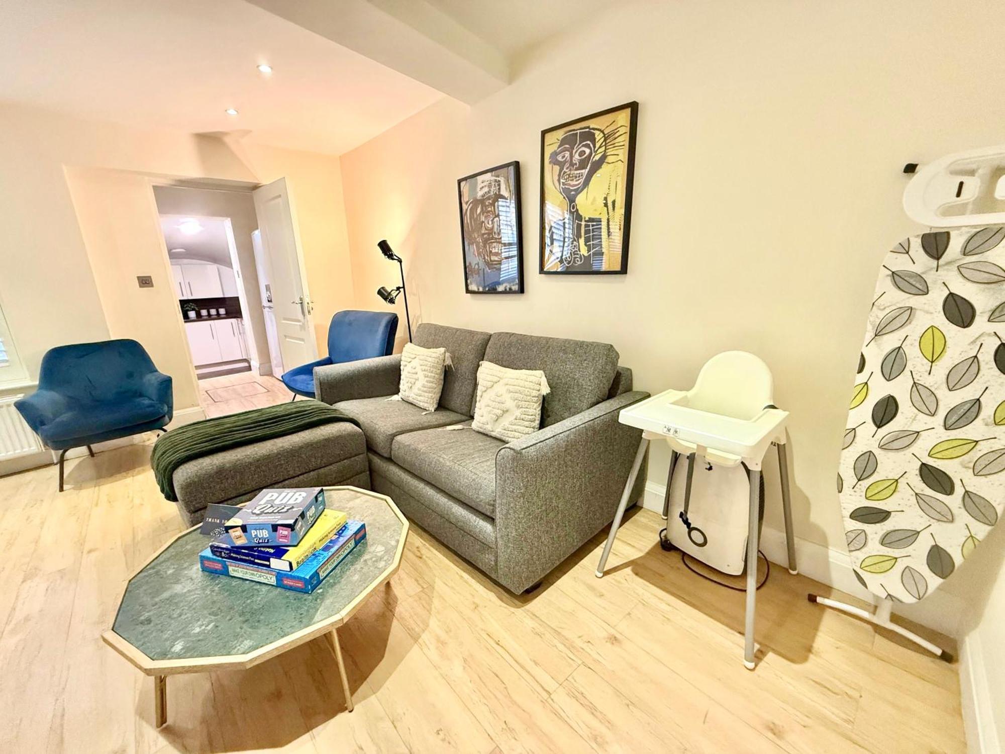 3 Bedroom With Private Terrace In Pimlico, Westminster, Victoria Apartment London