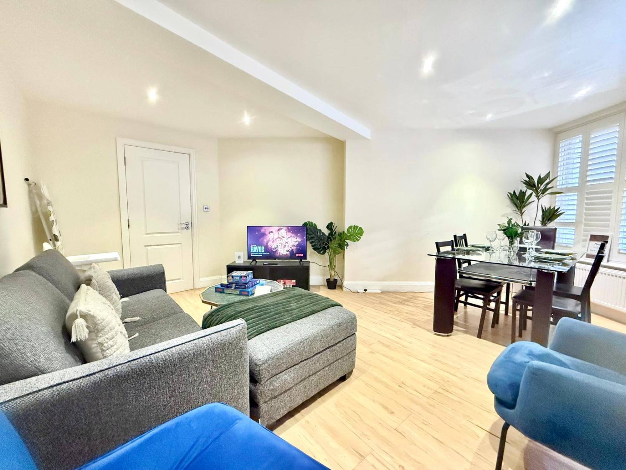 3 Bedroom With Private Terrace In Pimlico, Westminster, Victoria Apartment