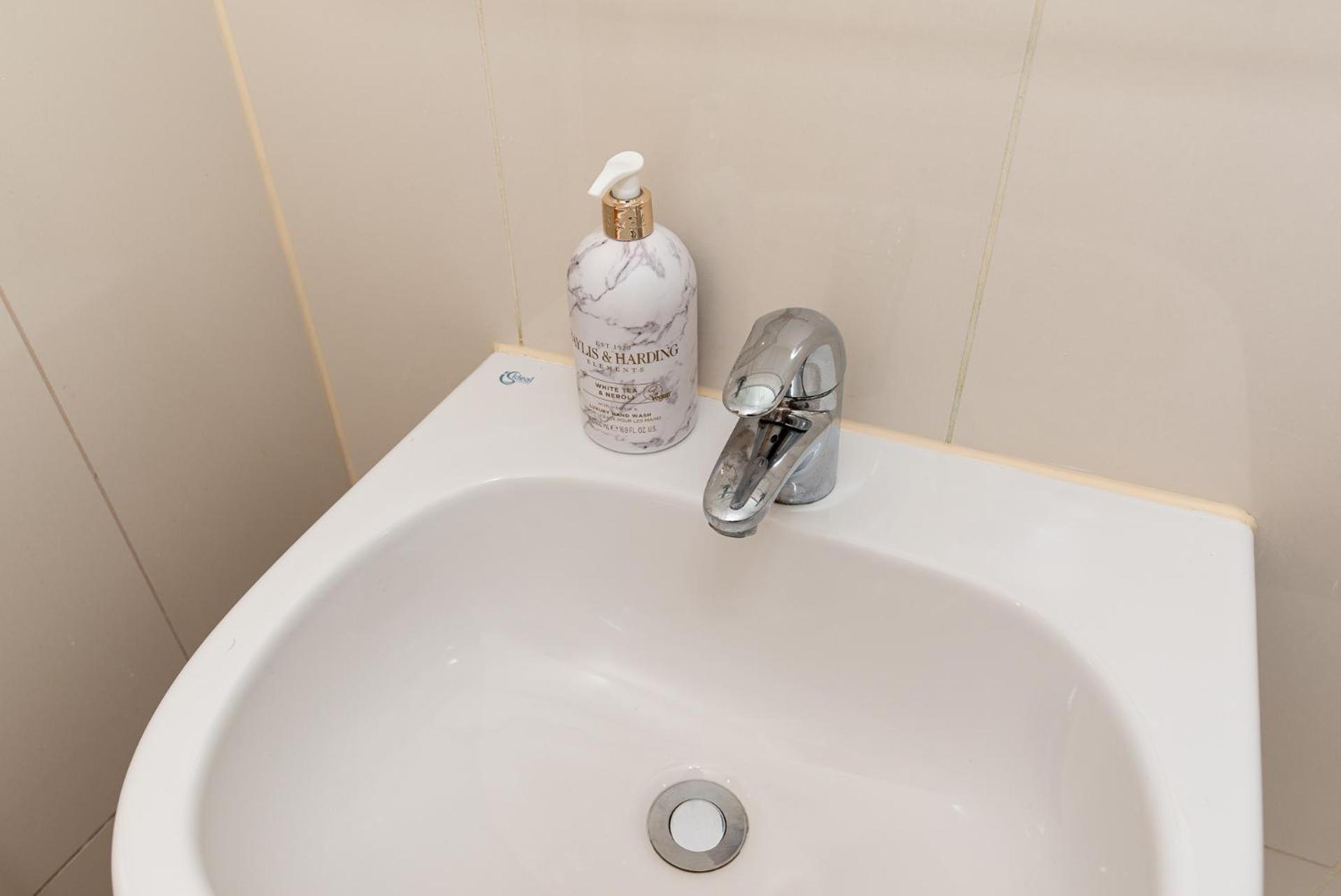 3 Bedroom With Private Terrace In Pimlico, Westminster, Victoria London